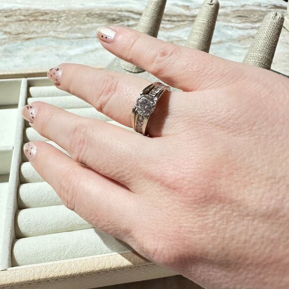 Vintage Sterling Silver S925 RingSize 6 1/2 W/ CZ Stone & Geometric Side Accents - Picture 11 of 13